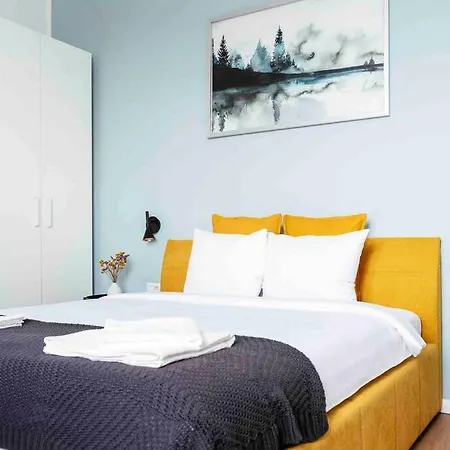 Beautiful - Location - Netflix+balcony