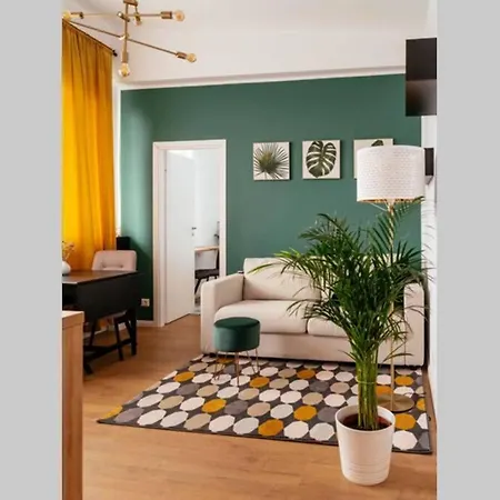 Beautiful - Location - Netflix+balcony