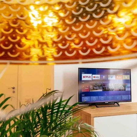 Daire Beautiful - Location - Netflix+balcony