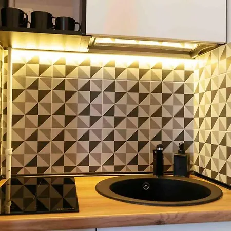 Beautiful - Location - Netflix+balcony Apartment Bucharest