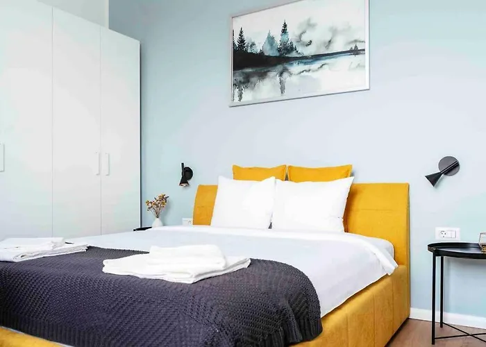 Beautiful - Location - Netflix+balcony