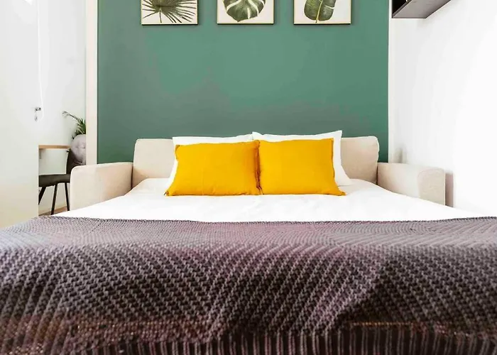 Beautiful - Location - Netflix+balcony *