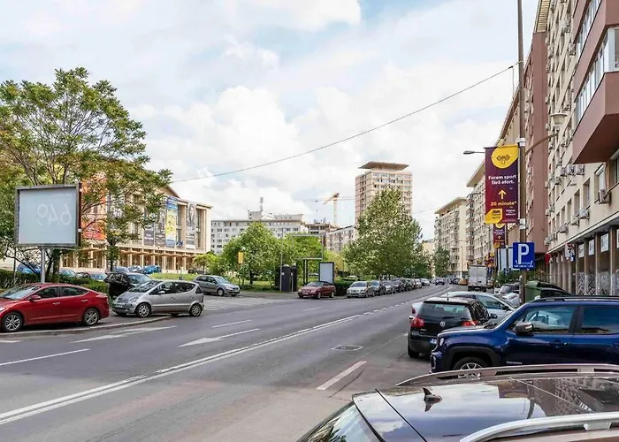 Beautiful - Location - Netflix+balcony