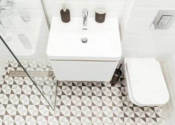 Beautiful - Location - Netflix+balcony *