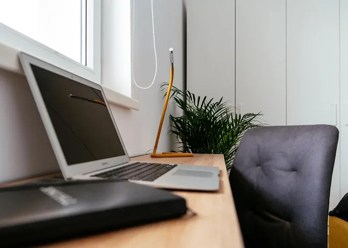 Beautiful - Location - Netflix+balcony *