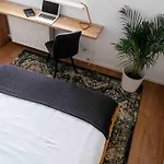 Beautiful - Location - Netflix+balcony *