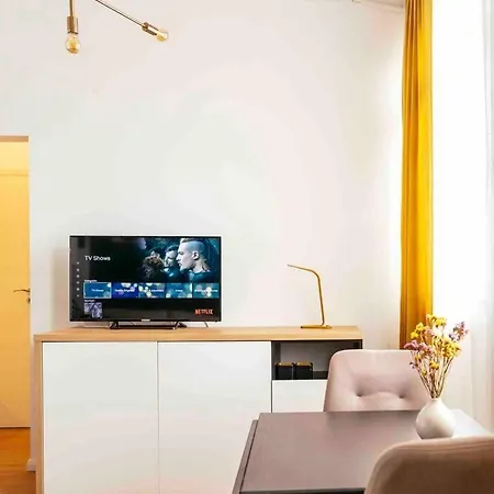 Beautiful - Location - Netflix+balcony * Bukareszt