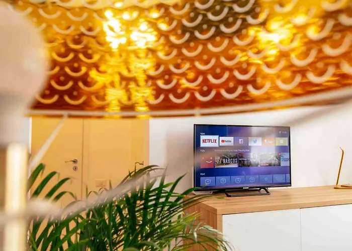 Apartment Beautiful - Location - Netflix+balcony